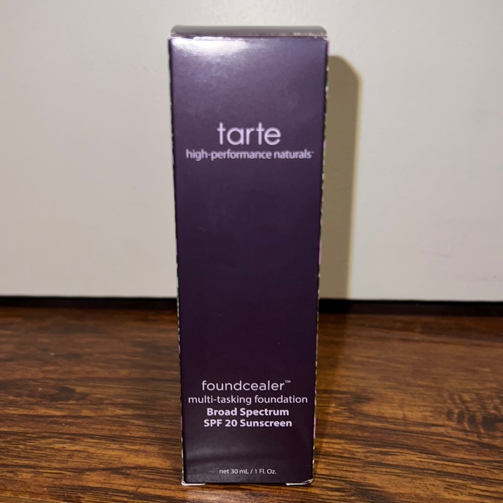 Tarte foundcealer in Light Sand
